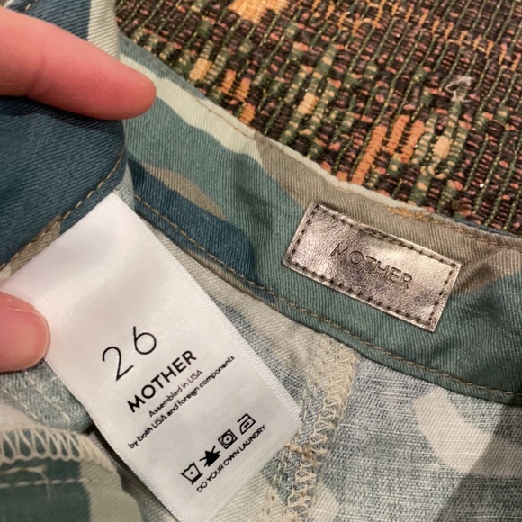 MOTHER The Shaker Chop Short in Camo - Picture 5 of 7